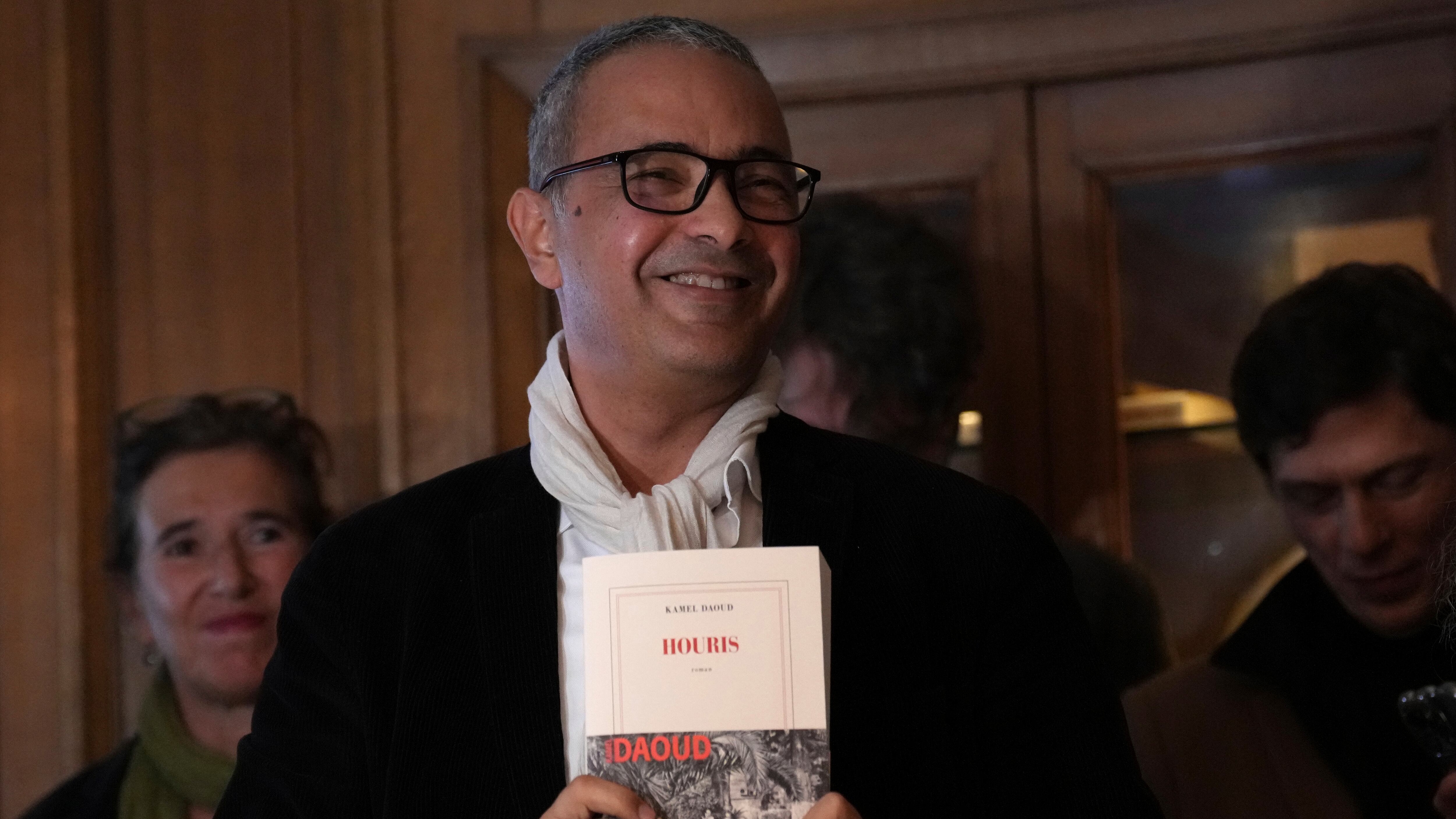 Daoud, scrittore sotto accusa. Galimard: "È minacciato"