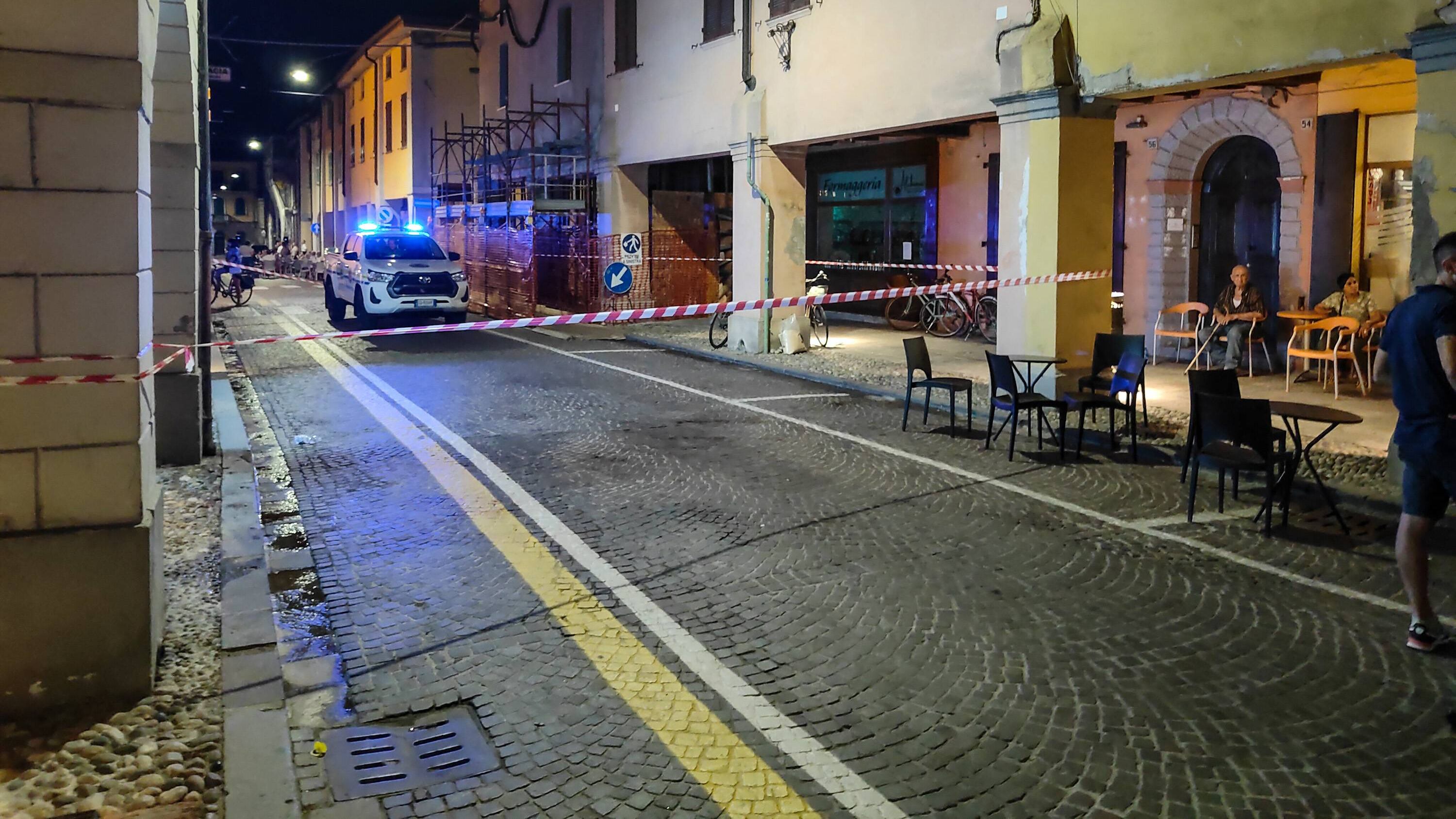 Massacrato a coltellate al bar alla festa degli artisti