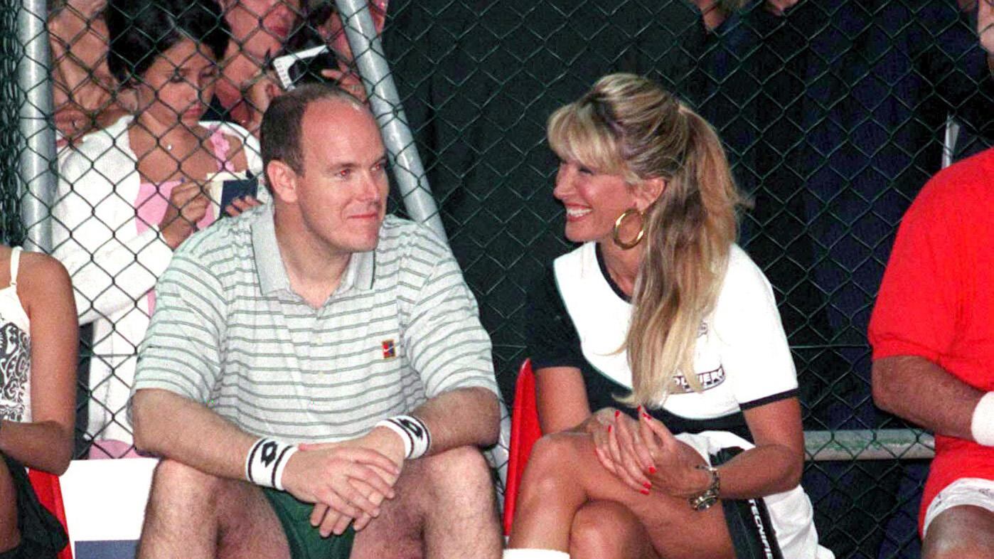 Il tennis, i paparazzi, gli incontri segreti: la storia d'amore tra Alberto di Monaco e Simona Tagli