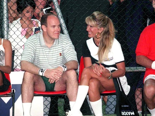 Il tennis, i paparazzi, gli incontri segreti: la storia d'amore tra Alberto di Monaco e Simona Tagli
