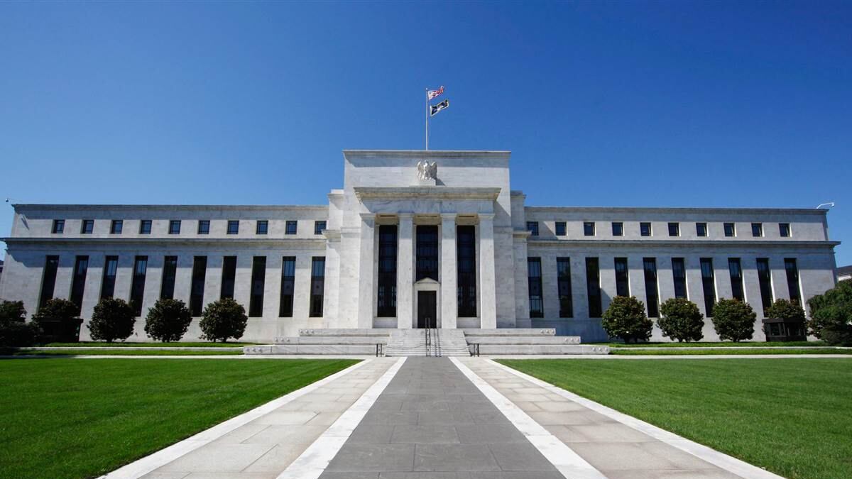 La Fed mantiene stabili i tassi d'interesse. Stime crescita raddoppiate