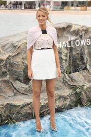Blake Lively, pancione su red carpet 23