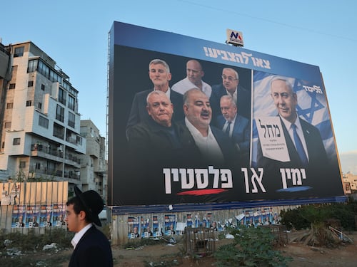 Israele verso le elezioni: Netanyahu sfida l’opposizione divisa, le alleanze possibili e l’incognita del voto arabo