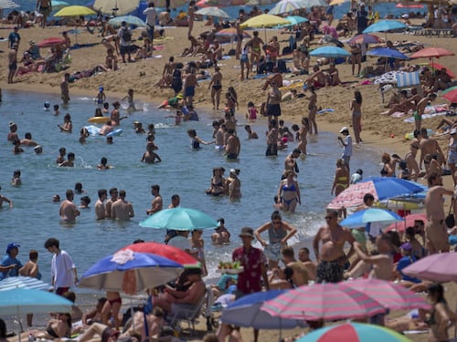 Overdose da vitamina D alle Baleari, 16 persone all'ospedale. Quali sono i rischi