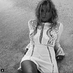 Ashley Benson sexy al mare 18