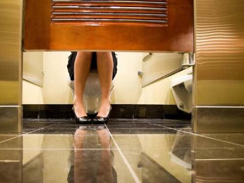 Telecamere nel bagno delle colleghe. Sindaco di Albano sotto inchiesta