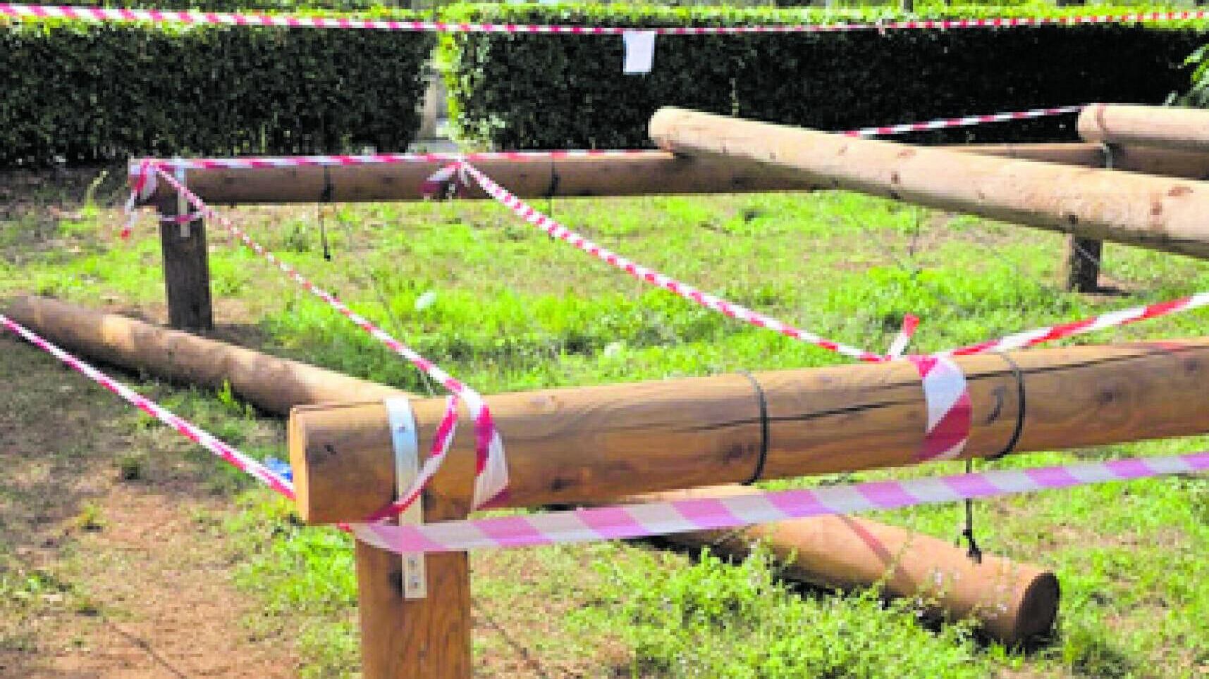 Grave bimbo schiacciato da una trave in un parco
