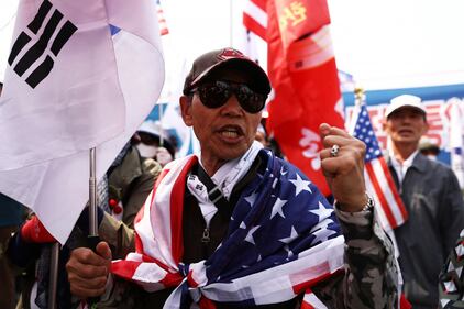 Vertice Kim-Moon, la folla protesta: "Bombardare la Nord Corea" 6
