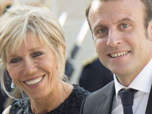 Francia, il ministro Macron con la sua compagna: la prof del liceo