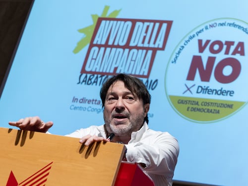 Dopo le chat e l'omofobia, l'ultimo delirio di Ranucci: "Sono tutti amici delle spie". Boccia: "Chat personali". E la sinistra resta in silenzio
