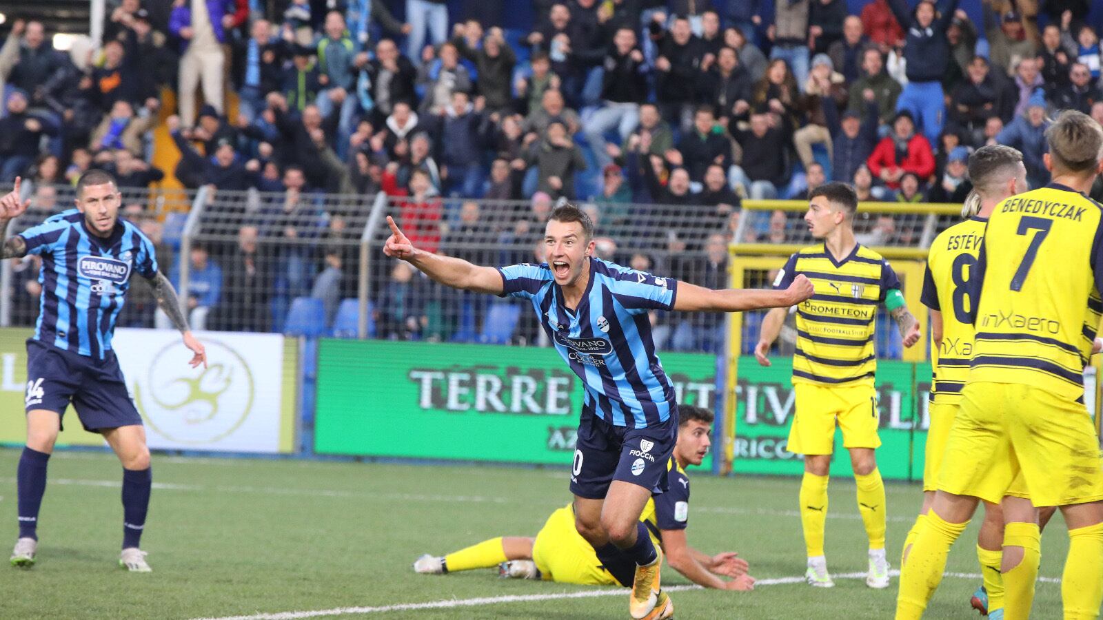 Serie B, il Parma cade a Lecco. Il Venezia vince e accorcia