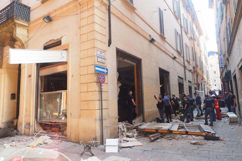 Bologna, esplosione in centro: sventrato un ristorante giapponese 1