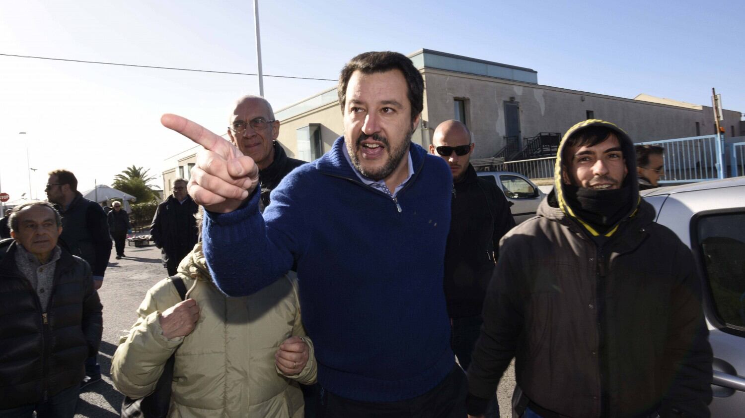 Il Carroccio sbanda sugli skinhead di Como Salvini zittisce Maroni