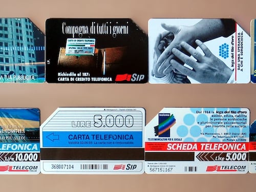 Hai collezionato schede telefoniche negli anni '90? Ecco quanto valgono