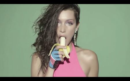 Bella Hadid, hot il suo Calendario dell'Avvento 2