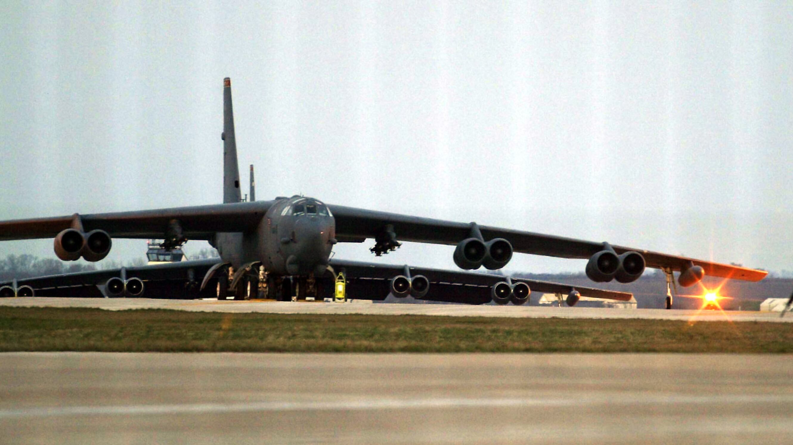 I B-52 americani per difendere Israele. Fermato portavoce di Bibi: "È una spia"