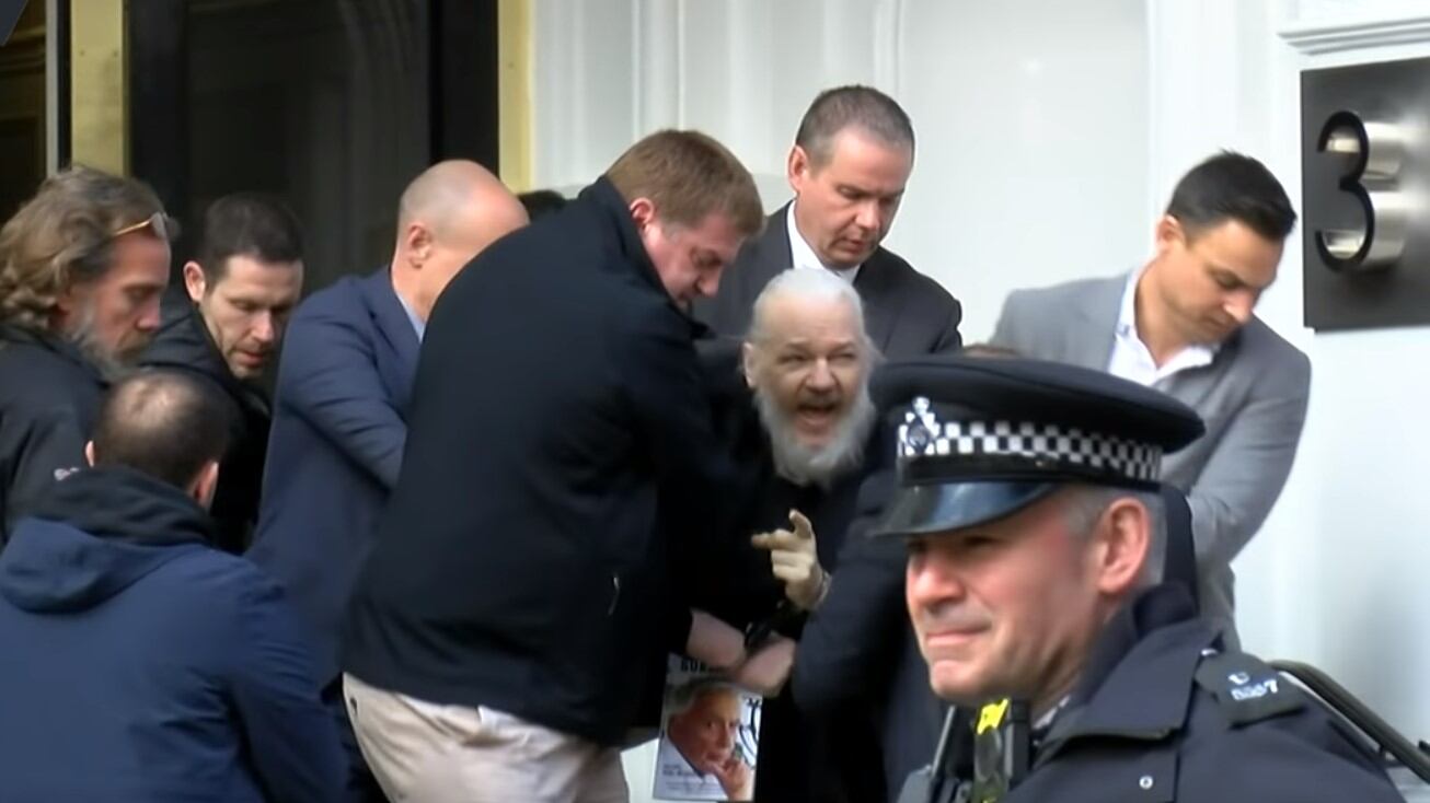 Pompeo sicuro: "Londra dirà sì all'estradizione di Assange"
