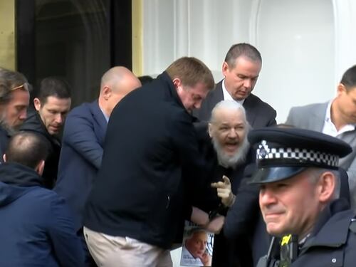 Mike Pompeo: "Julian Assange sarà estradato negli Usa"
