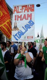 La Lega contro l'immigrazione: "Stop invasione" 7