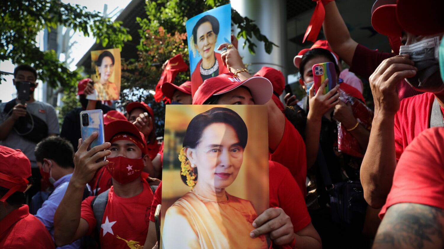 Myanmar, imposta la legge marziale per fermare la marea pro-San Suu Kyi