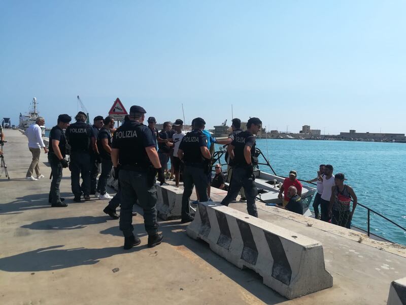 Sbarco a Porto Empedocle 1