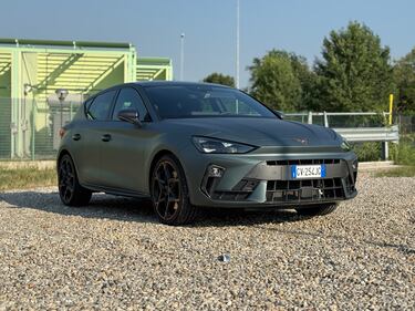 Cupra Leon Hybrid: guarda la gallery della sportiva elettrificata da 272 CV 3