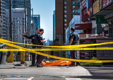 Canada, furgone su pedoni a Toronto 16