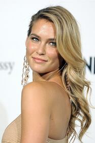 Bar Refaeli, sexy sposa per il migliore amico 10