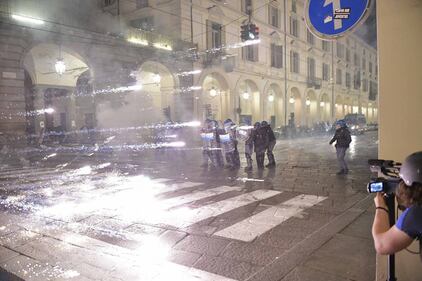 G7, guerriglia urbana a Torino 1