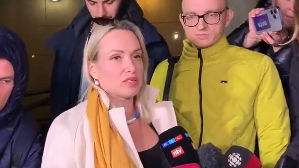 La protesta, la scomparsa e il tribunale: le ultime ore della giornalista russa anti-Putin