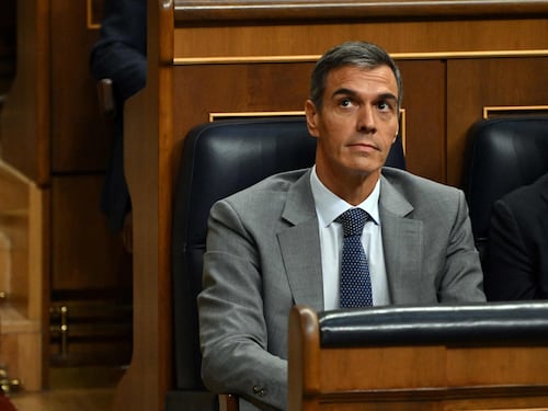 Sconfitto Sánchez: bocciati i decreti sulla casa. Trema la legislatura e si valuta il voto anticipato. Rabbia dei manifestanti