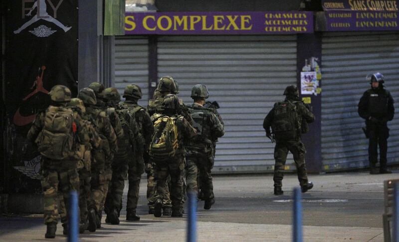 Parigi, blitz delle forze armate  8
