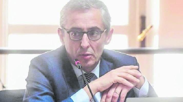 Si muove il Csm. Ma lui smentisce