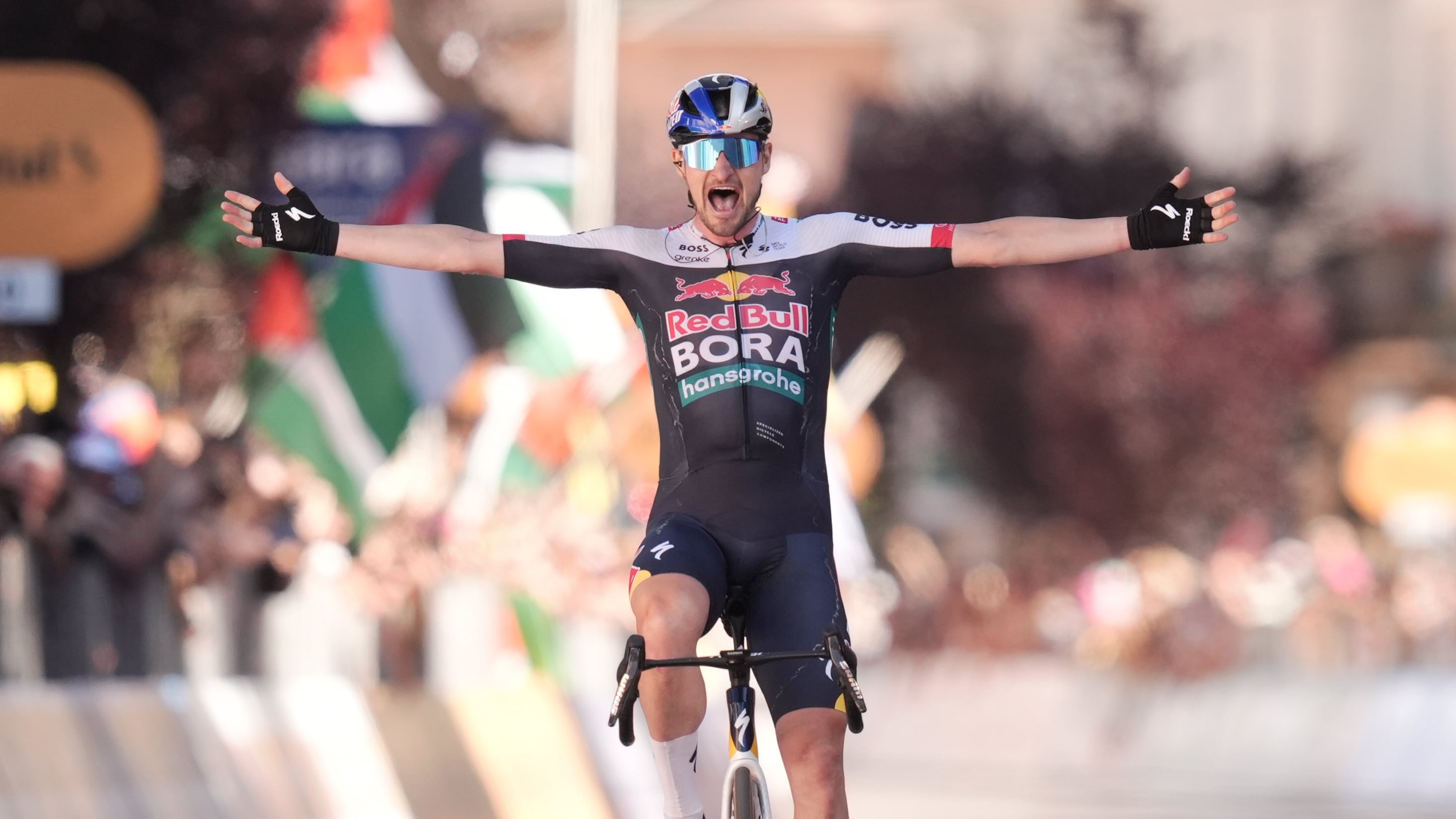 Giro d’Italia, a Cesano Maderno vince Denz. Del Toro ancora in rosa