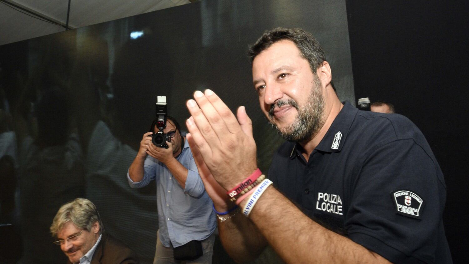 Salvini in tackle: "Il Milan è imbarazzante. Al derby ne prendiamo tre o quattro"