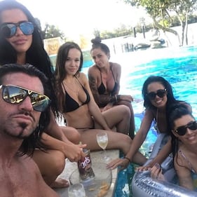Travers Beynon: le ragazze sexy del magnate del tabacco 2