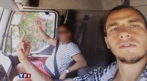 Il terrorista di Nizza e le foto col camion 1