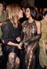 Kim Kardashian in biancheria intima alla Paris Fashion Week 22