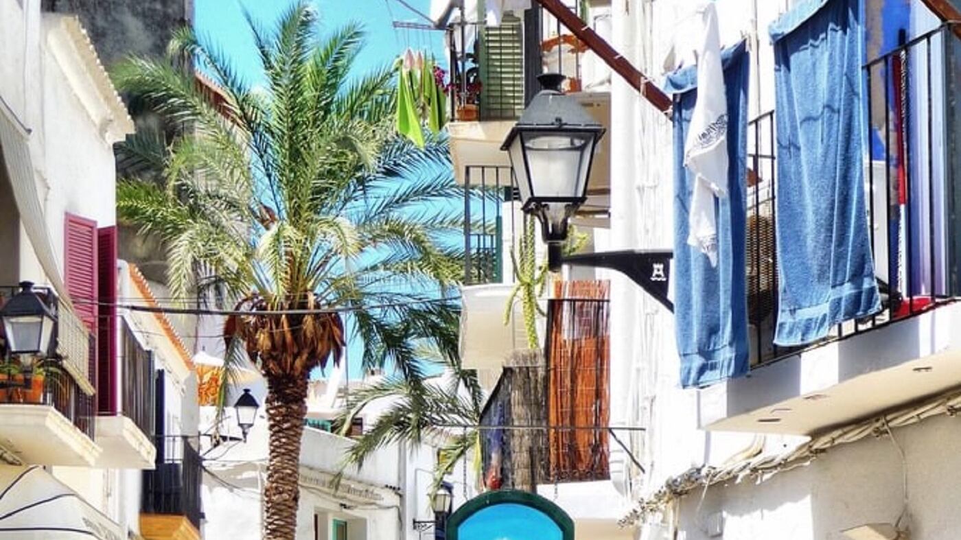 Il cuore verde di Ibiza tra storia e movida