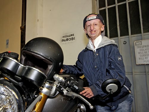 "Nessuno era più vivo di lui". Il ricordo di Jovanotti e dei vip