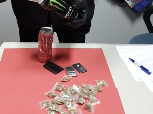 Lo stratagemma degli spacciatori: droga nelle lattine di Coca Cola