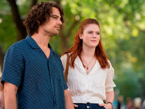 Una love story che sfida le leggi del cuore (e non solo). Debutta in tv "Un amore senza tempo"