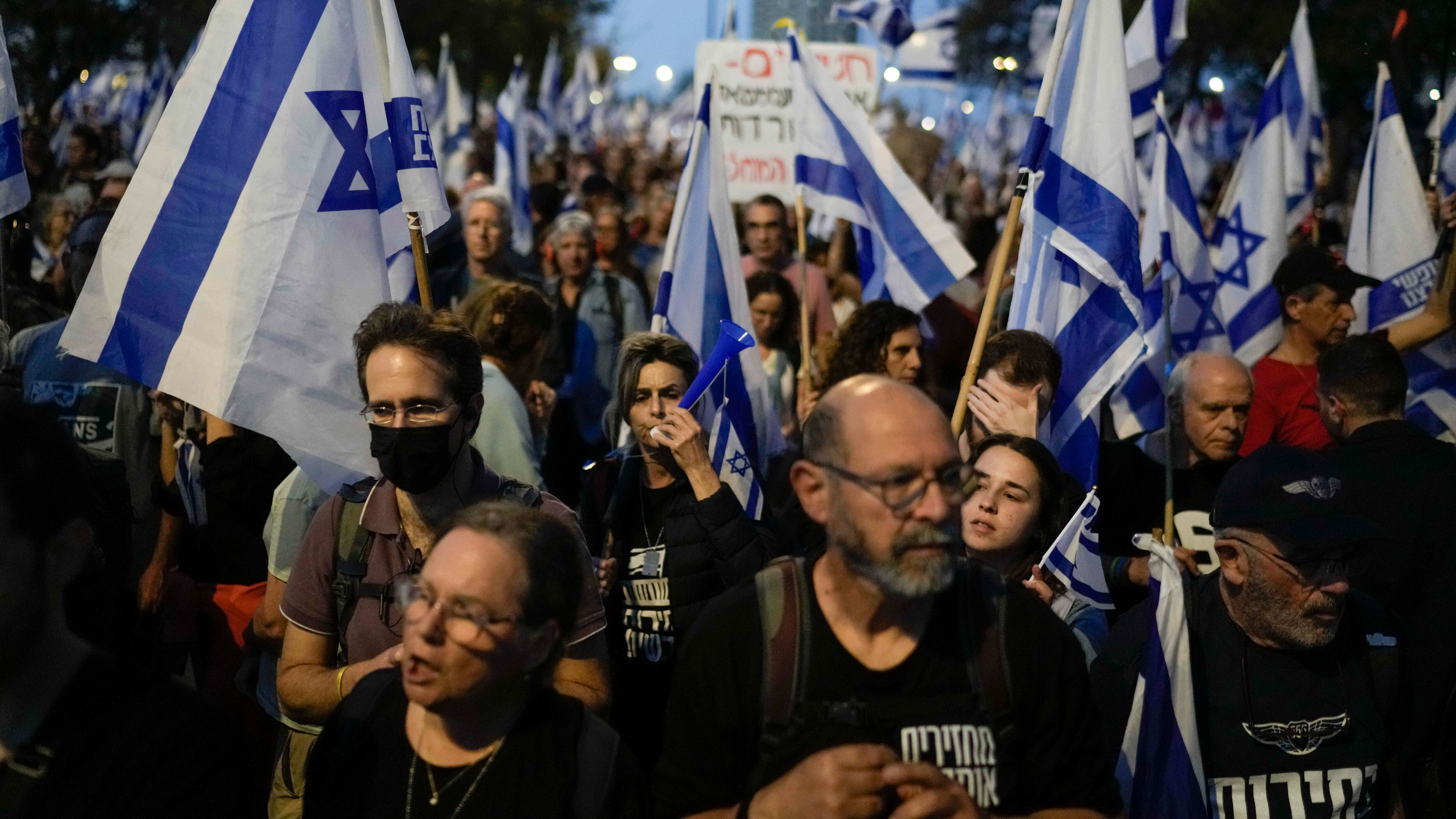 "Vada a casa": a Gerusalemme esplode la rabbia contro Netanyahu