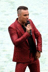 Lo show di Robbie Williams e Irina Garifullina durante la cerimonia d'apertura dei Mondiali 4