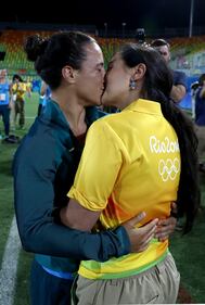 "Mi vuoi sposare?", la proposta di nozze (gay) dopo la finale del rugby 13