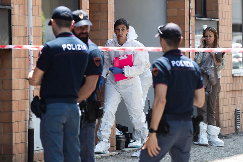 Omicidio-suicidio di Roma: l'arrivo della scientifica e il ritrovamento dell'auto dell'assassino 8