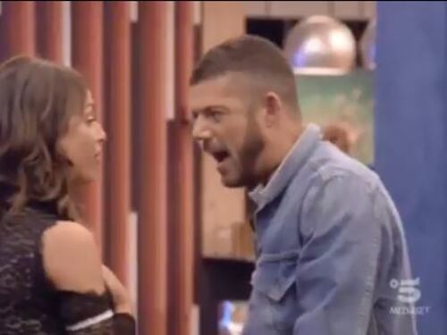 Gf, il fidanzato della De André: "Ti ho tradita". Lei è allibita, la d'Urso si infuria: "Non merita niente"