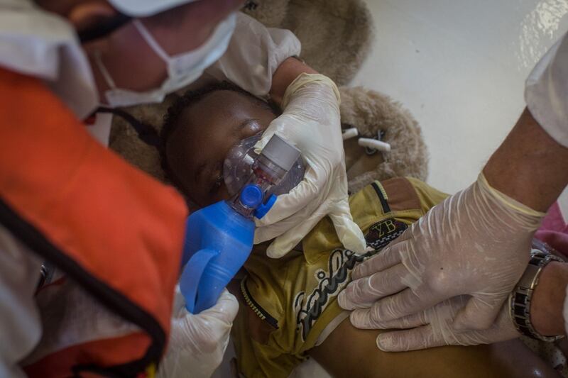Migranti, naufraga un barcone al largo della Libia 8
