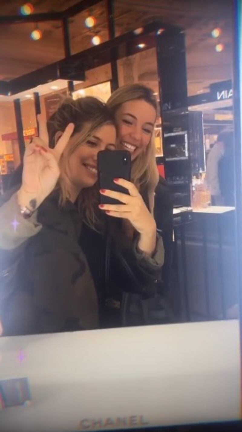 Wanda Nara fa shopping a Parigi con Alba Silva 6