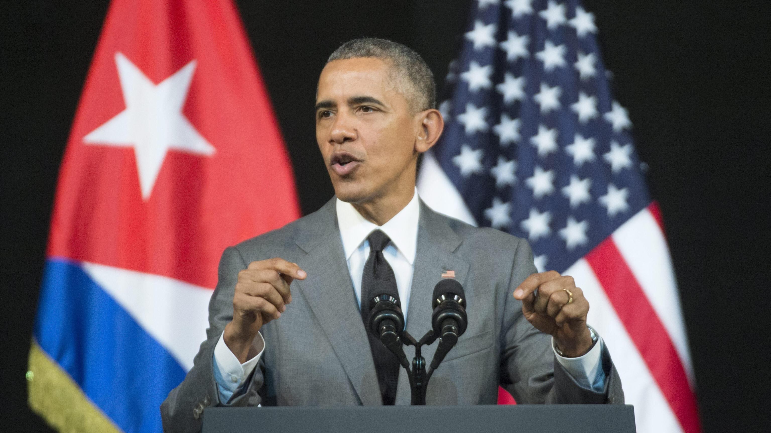 Obama: "Via l'embargo ma Cuba deve cambiare". Poi incontra i dissidenti